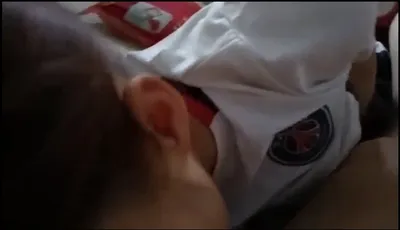 Bạn gái đam mê đá bóng