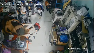 Vợ yêu chồng địt trộm trong của hàng máy tính