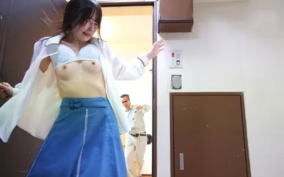 Bị ép làm tình cô gái tìm đến người nhà cạnh bên giúp đỡ nhưng thật đen đủi khi hắn ta cũng…