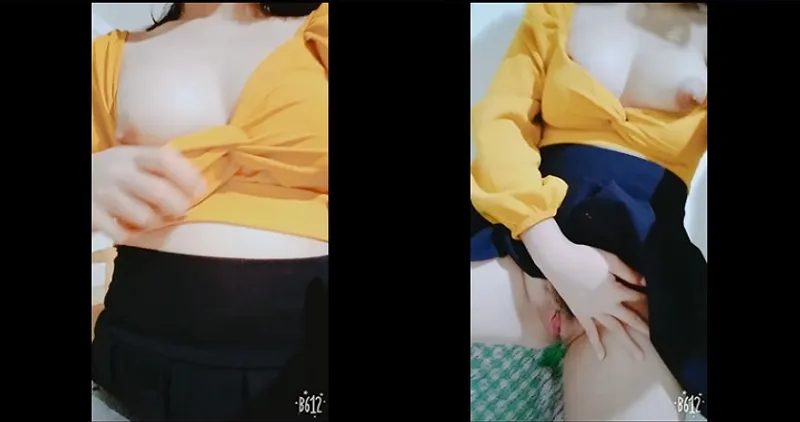 Em hứng tình show củ khoải trong giờ làm việc