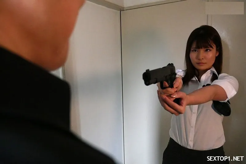 Nữ cai ngục bị tù nhân cưỡng hiếp tập thể