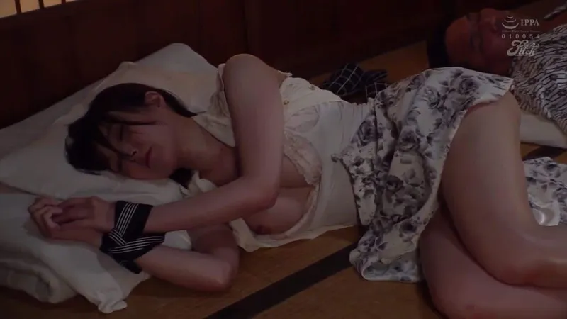 Xin người chồng đi bàn việc làm ăn với cấp trên, nữ nhân viên rơi vào kế hoạch của ông quản lý biến thái