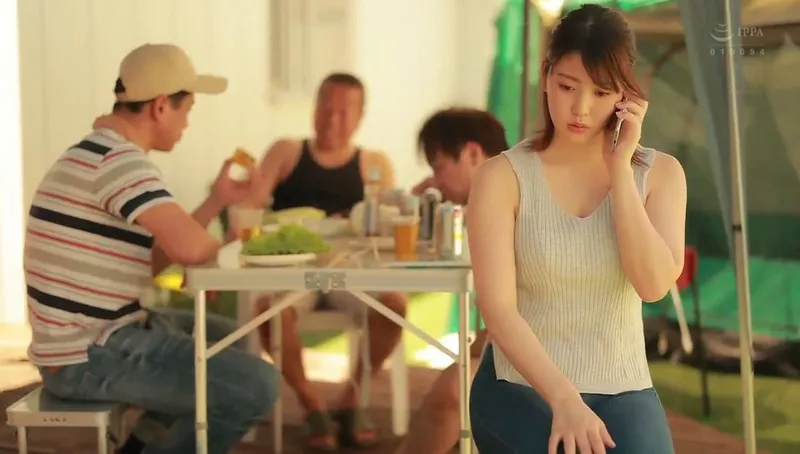 Anh xã khờ để vợ yêu tham gia sự kiện cắm trại với mấy gã nhà cạnh bên và cái kết